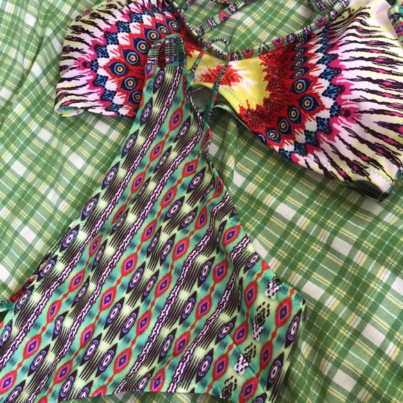 Bikini - Picture 3 of 3